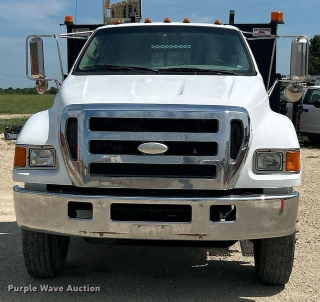 Image of Ford F-750 equipment image 1
