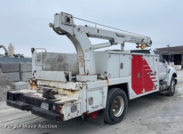 Image of Ford F-750 equipment image 4