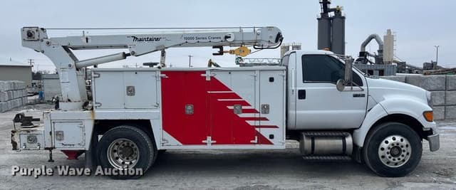 Image of Ford F-750 equipment image 3