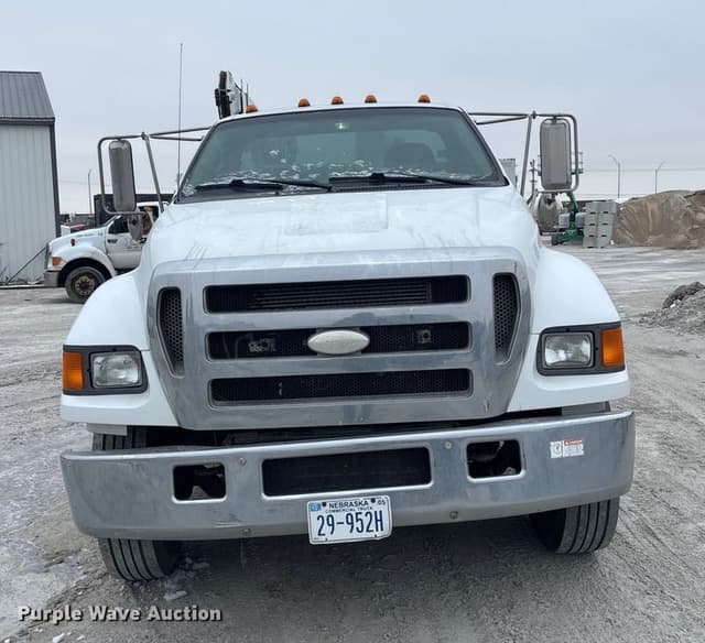 Image of Ford F-750 equipment image 1