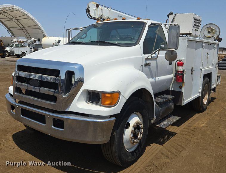 Image of Ford F-750 Primary image
