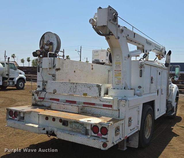 Image of Ford F-750 equipment image 4