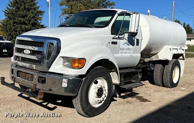 Image of Ford F-750 equipment image 1