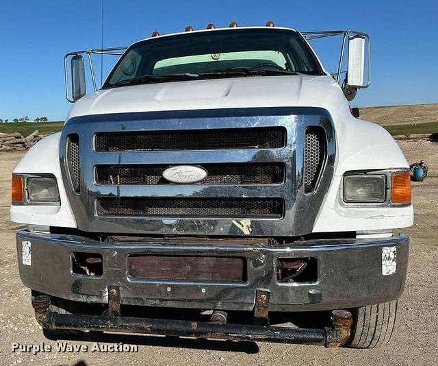 Image of Ford F-750 equipment image 2