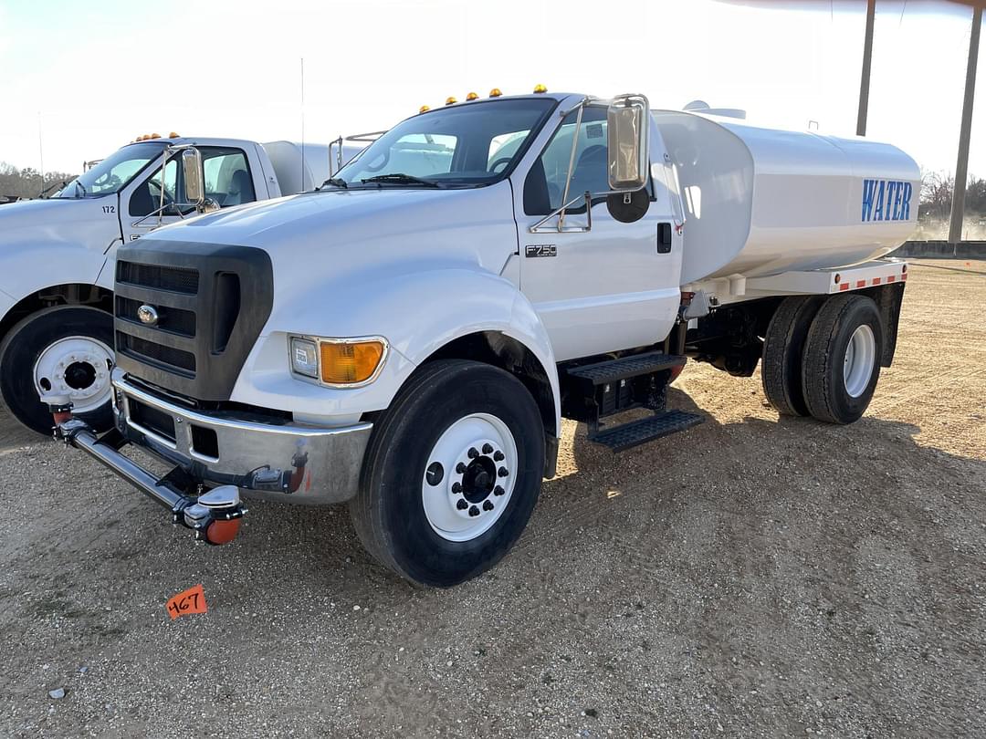 Image of Ford F-750 Primary image