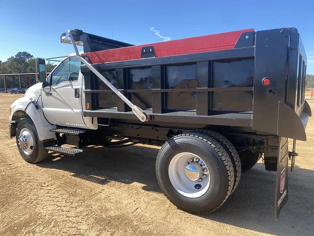 Image of Ford F-750 equipment image 1