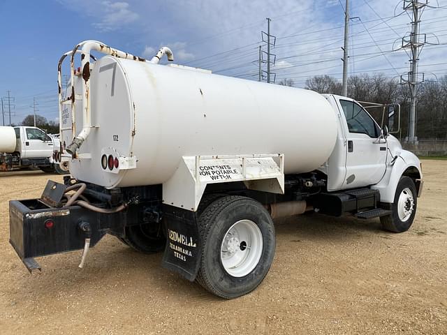 Image of Ford F-750 equipment image 2