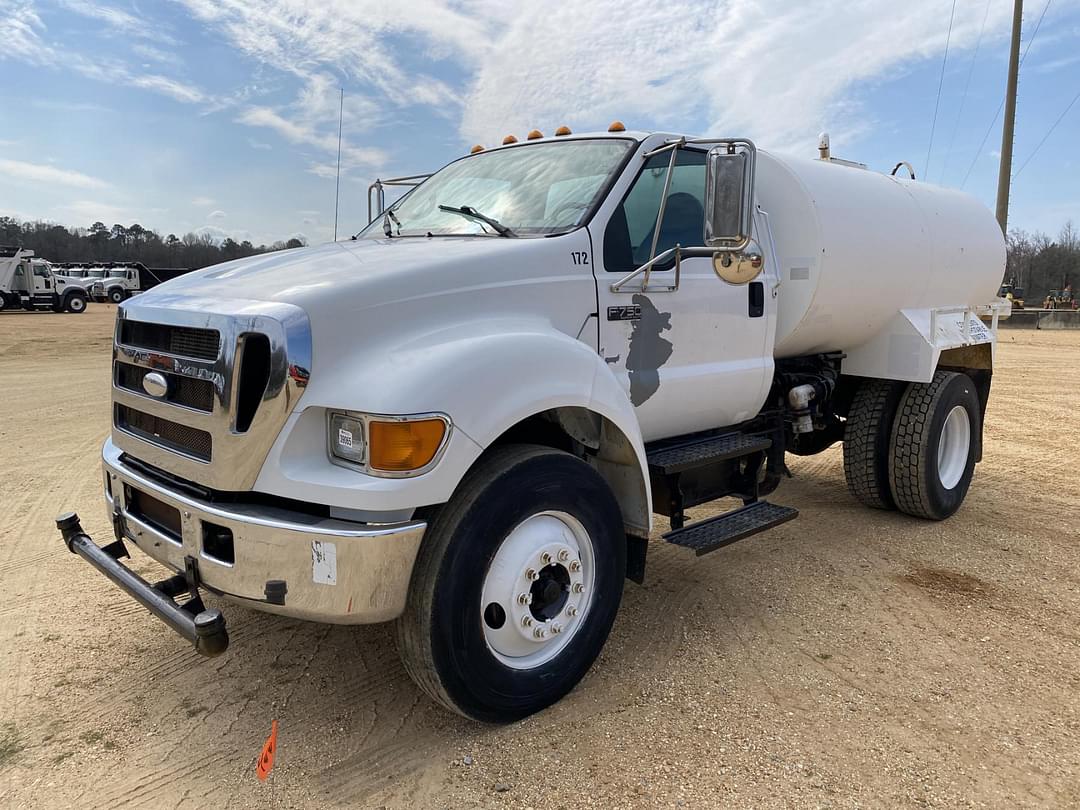 Image of Ford F-750 Primary image