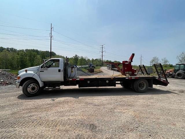 Image of Ford F-750 equipment image 1