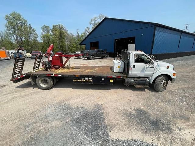 Image of Ford F-750 equipment image 2