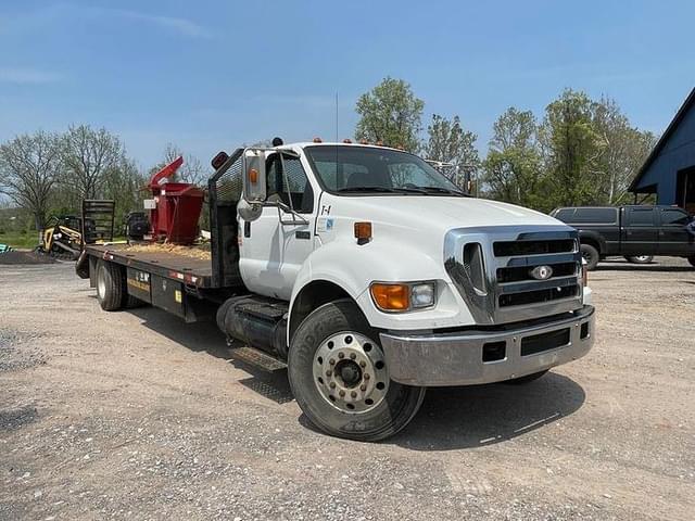 Image of Ford F-750 equipment image 3