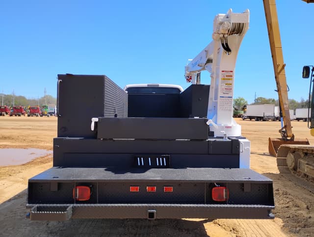 Image of Ford F-750 equipment image 2