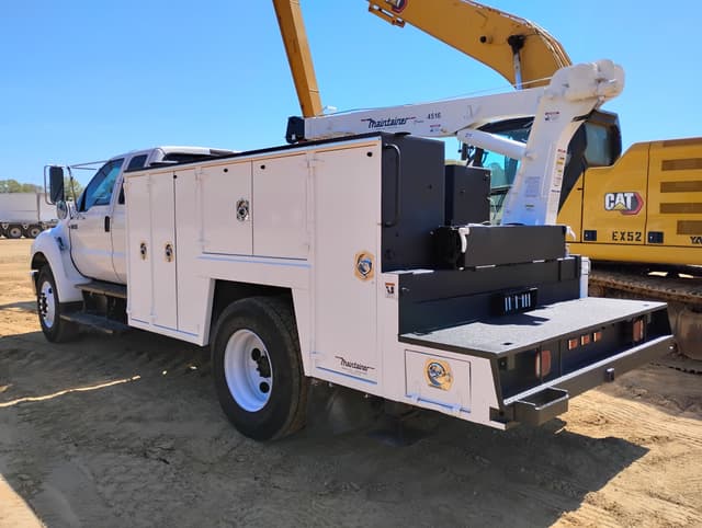 Image of Ford F-750 equipment image 1