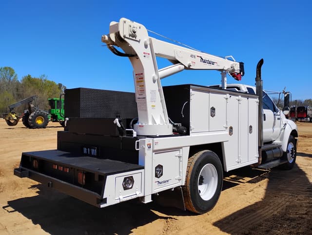 Image of Ford F-750 equipment image 3