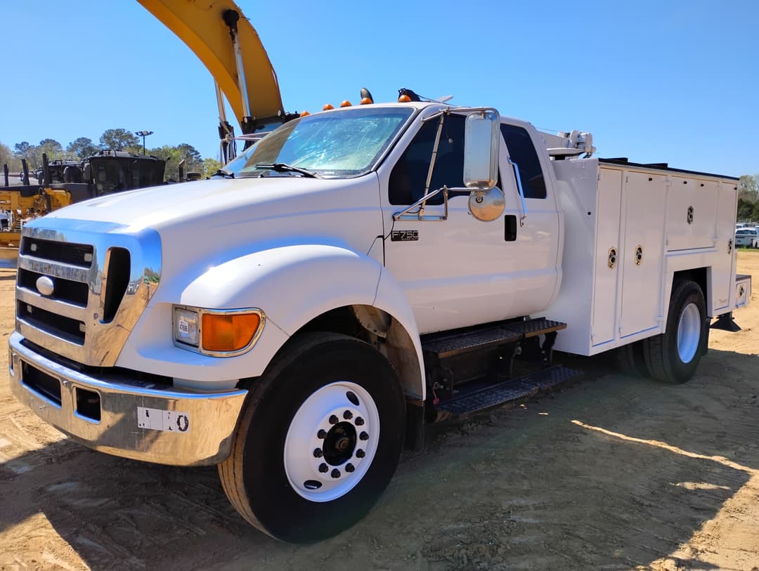 Image of Ford F-750 Primary image