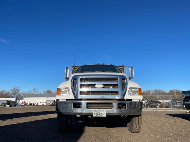 Image of Ford F-750 equipment image 1