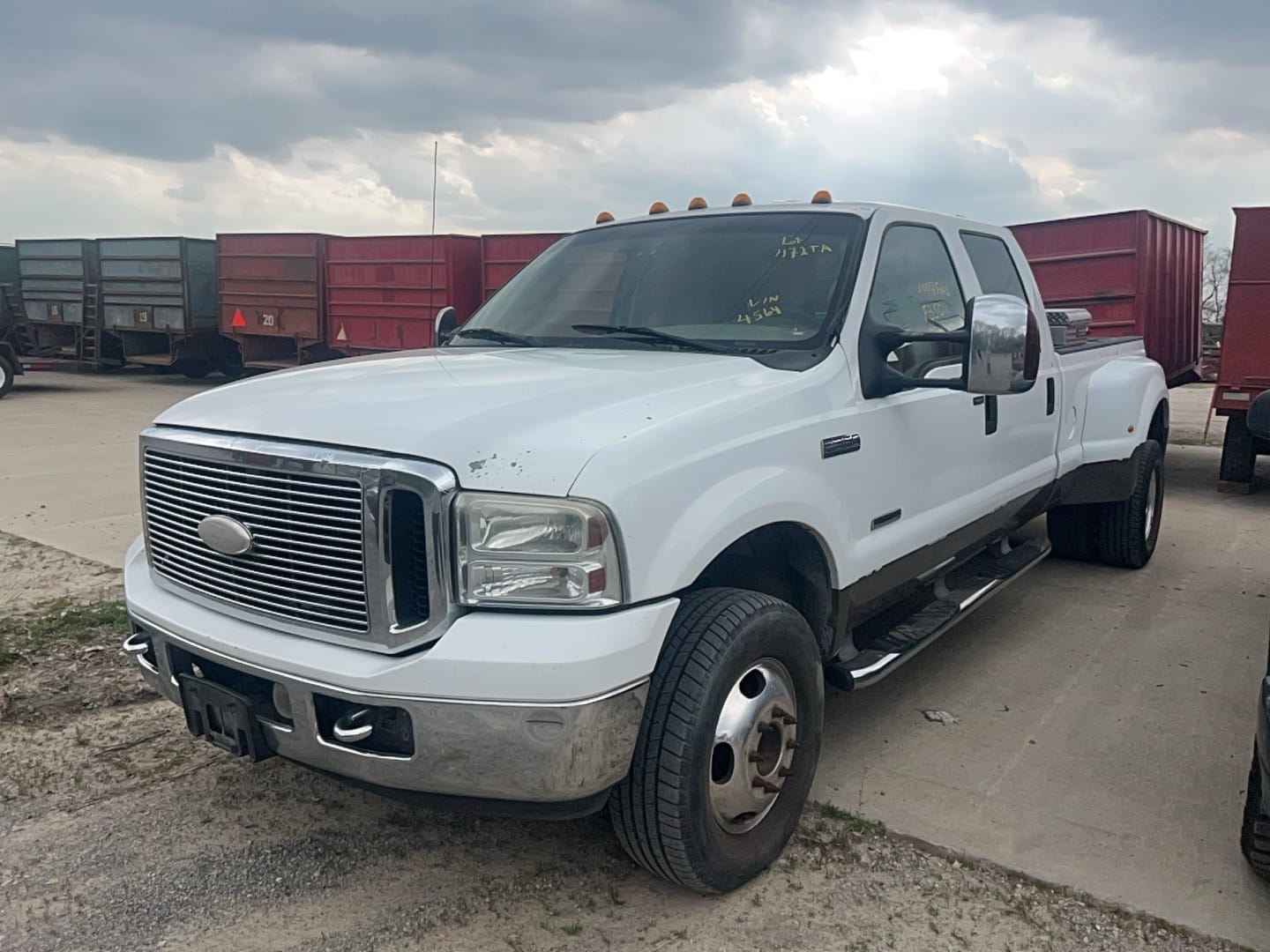 2007 Ford F-350 Equipment Image0