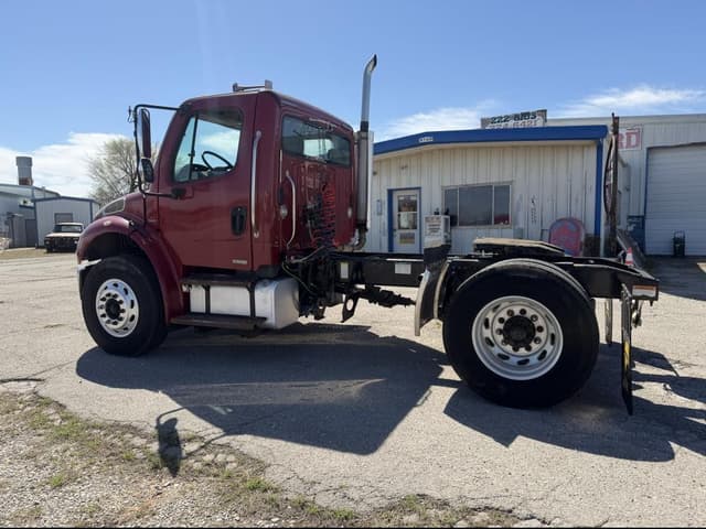 Image of Freightliner 16M equipment image 3