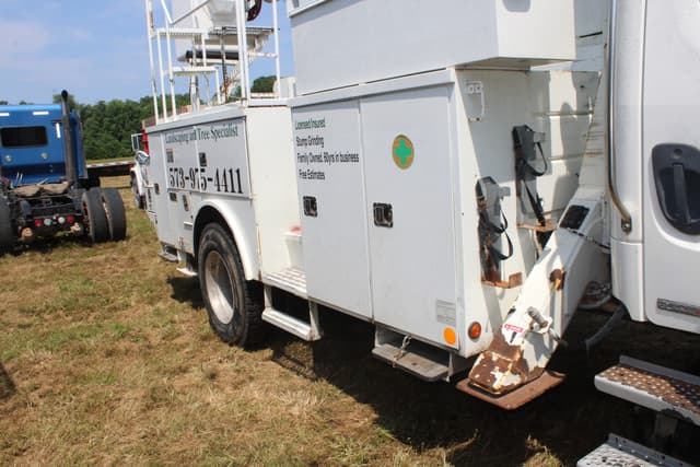Image of Freightliner Business Class M2 equipment image 4