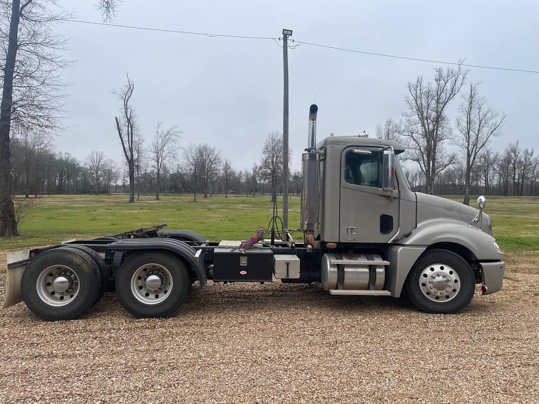 Image of Freightliner FLD120 Primary image