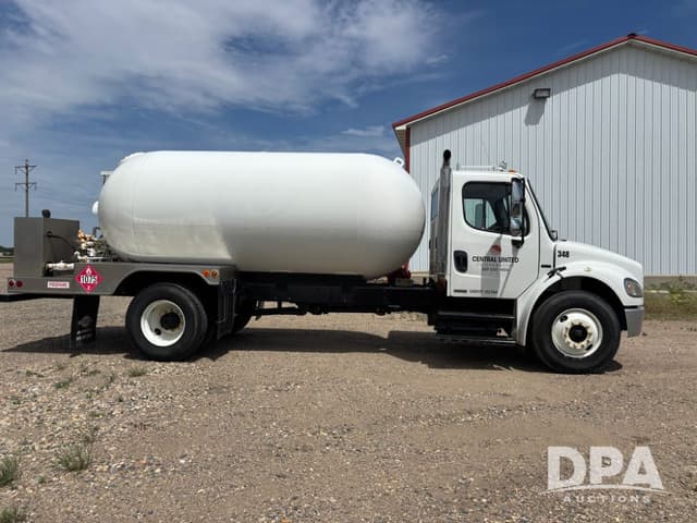 Image of Freightliner Business Class equipment image 4