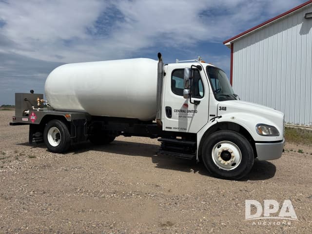 Image of Freightliner Business Class equipment image 2