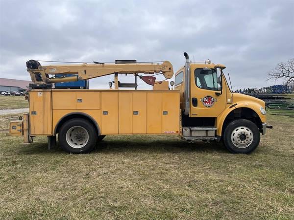 2007 Freightliner Business Class M2 100 Equipment Image0