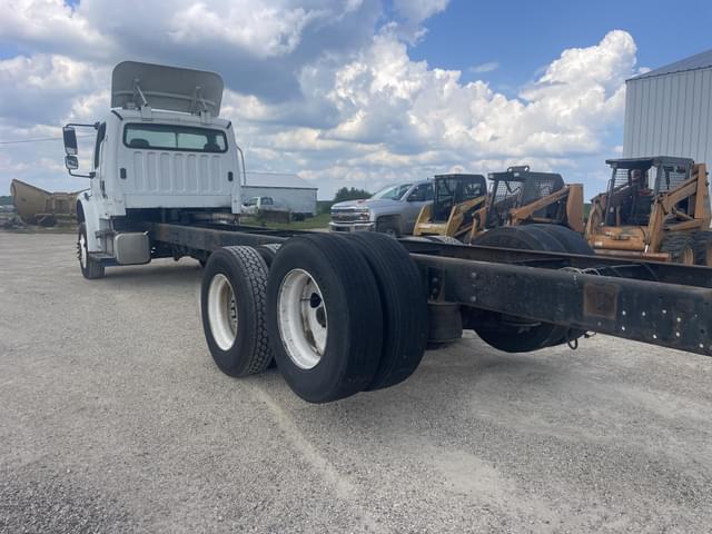 Image of Freightliner Business Class M2 106 equipment image 4