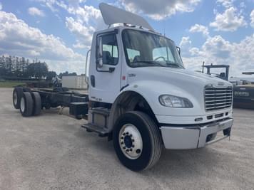 Main image Freightliner Business Class M2 106