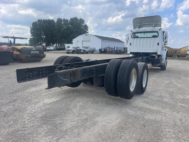 Image of Freightliner Business Class M2 106 equipment image 3