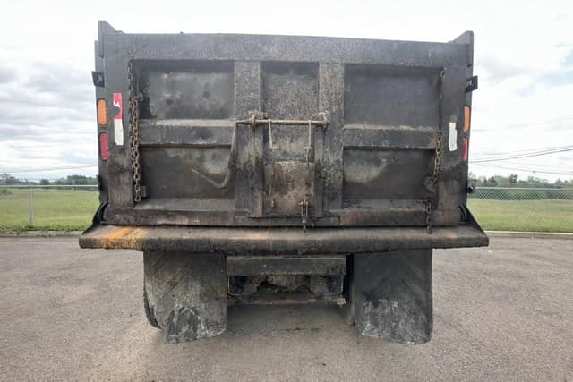 Image of Freightliner Business Class M2 106 equipment image 4