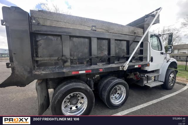 Image of Freightliner Business Class M2 106 equipment image 3