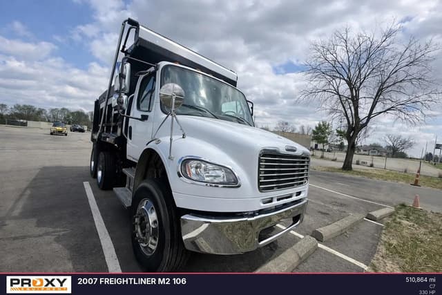 Image of Freightliner Business Class M2 106 equipment image 2