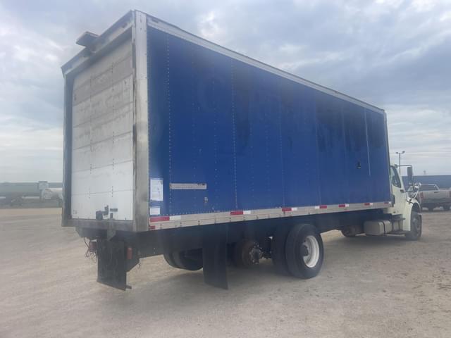 Image of Freightliner Business Class M2 106 equipment image 2