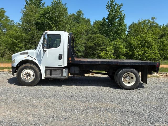 Image of Freightliner Business Class M2 106 equipment image 3