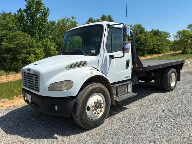 Image of Freightliner Business Class M2 106 equipment image 1