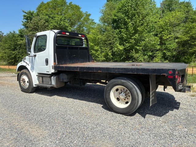 Image of Freightliner Business Class M2 106 equipment image 4