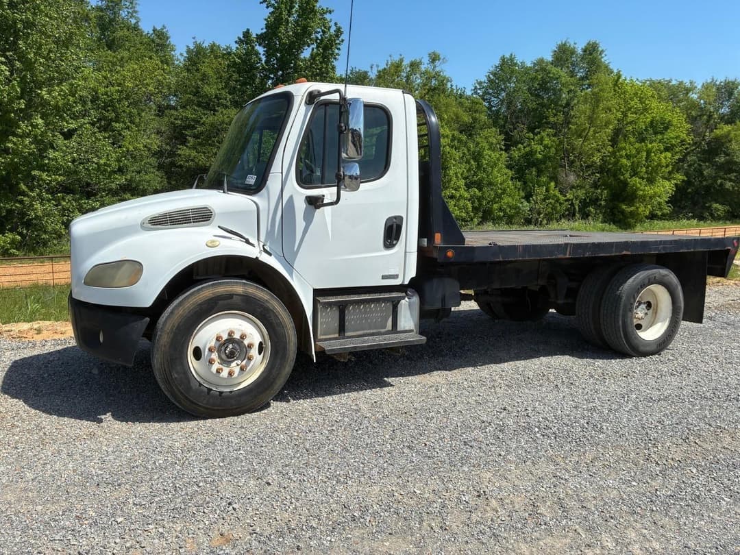 Image of Freightliner Business Class M2 106 Primary image