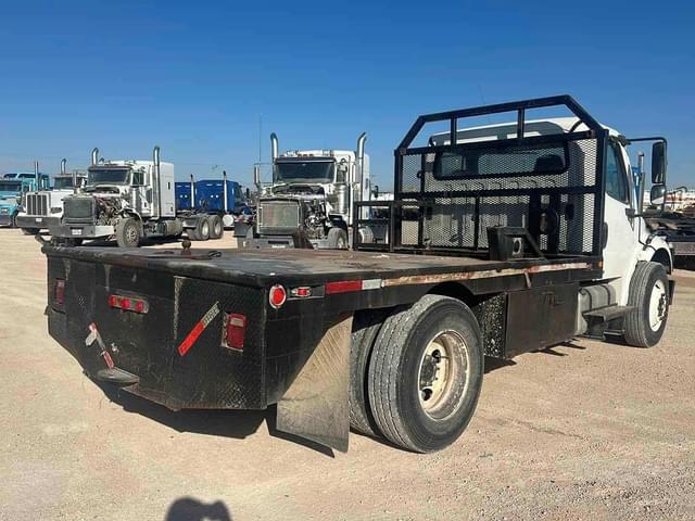 Image of Freightliner Business Class M2 106 equipment image 3