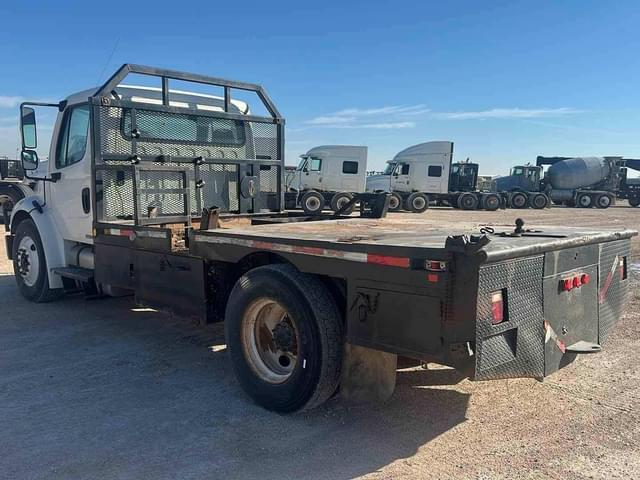 Image of Freightliner Business Class M2 106 equipment image 4