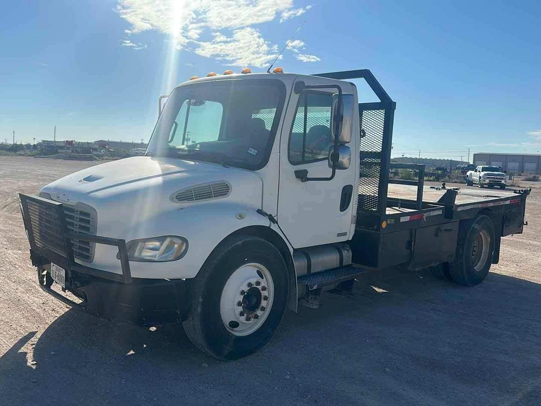 Image of Freightliner Business Class M2 106 Primary image