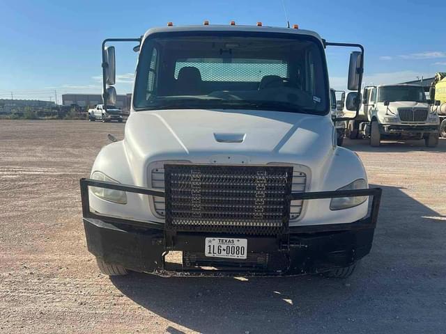 Image of Freightliner Business Class M2 106 equipment image 1