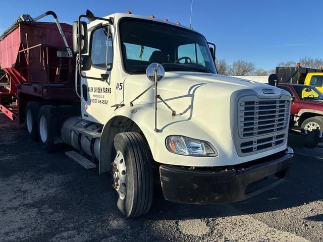 Image of Freightliner Business Class M2 112 equipment image 2