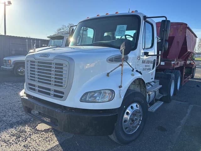 Image of Freightliner Business Class M2 112 equipment image 4