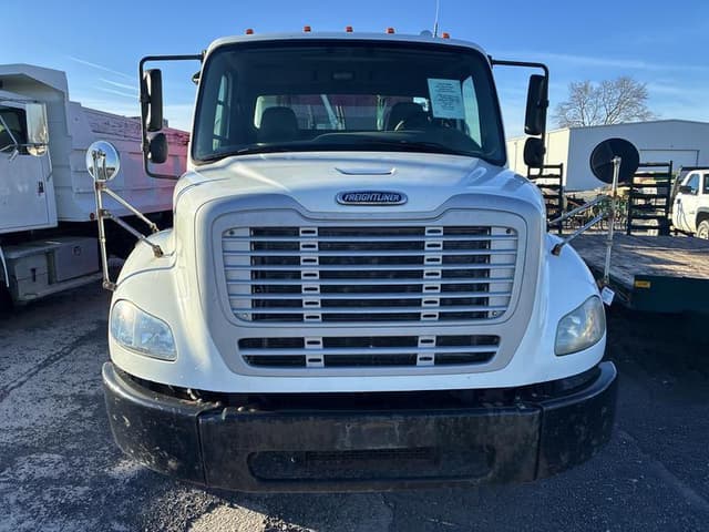 Image of Freightliner Business Class M2 112 equipment image 3