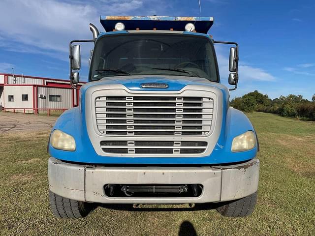 Image of Freightliner Business Class M2 112 equipment image 1