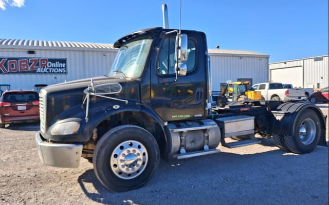 Image of Freightliner Business Class M2 112 equipment image 1
