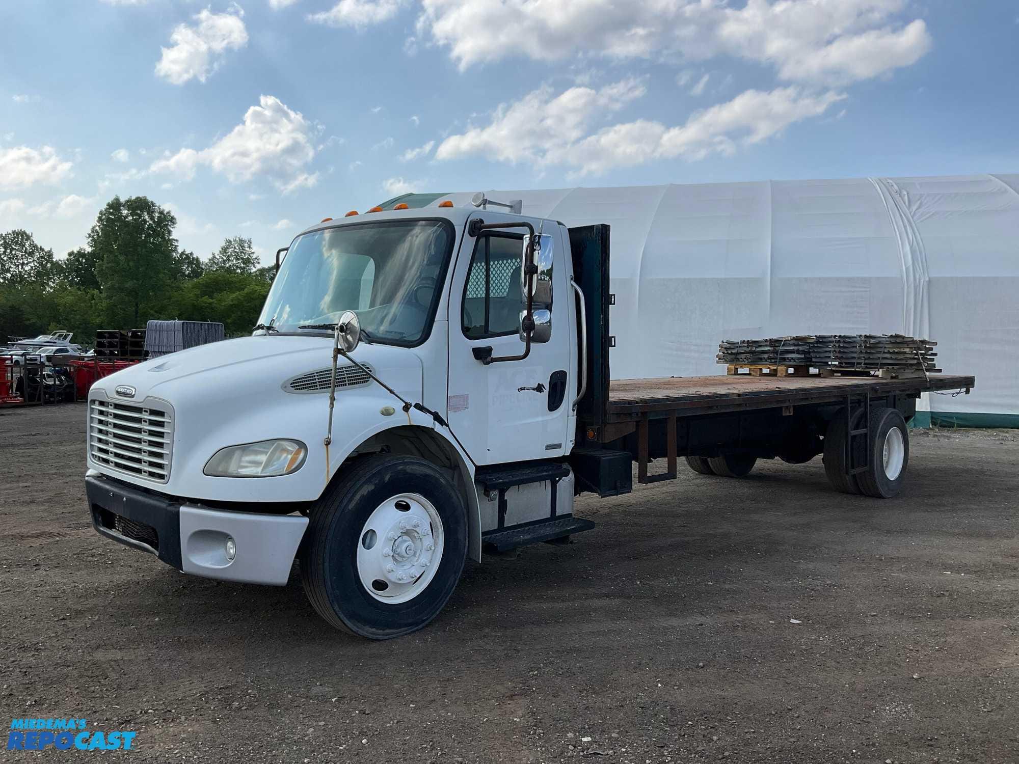 Main image Freightliner Business Class M2