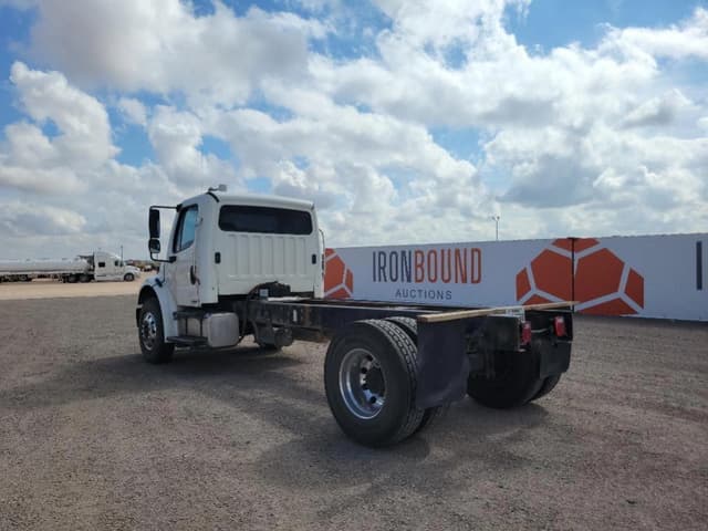 Image of Freightliner Business Class M2 equipment image 2