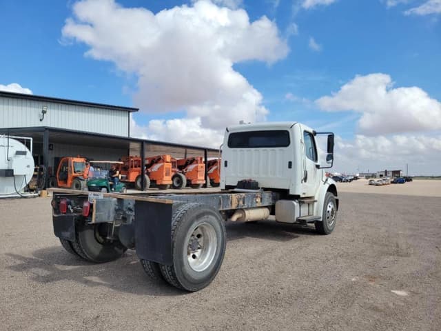 Image of Freightliner Business Class M2 equipment image 4